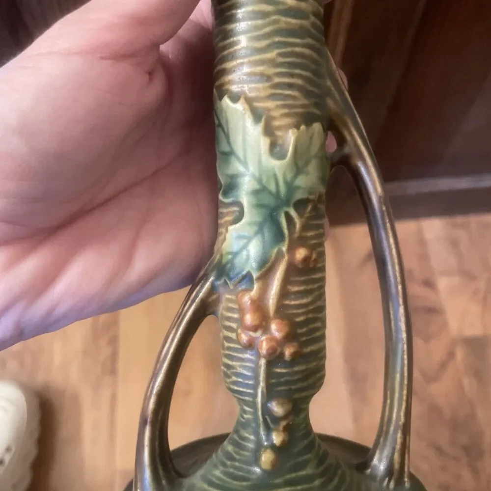 Roseville Bushberry Green Bud Vase 152 - 7 Excellent
